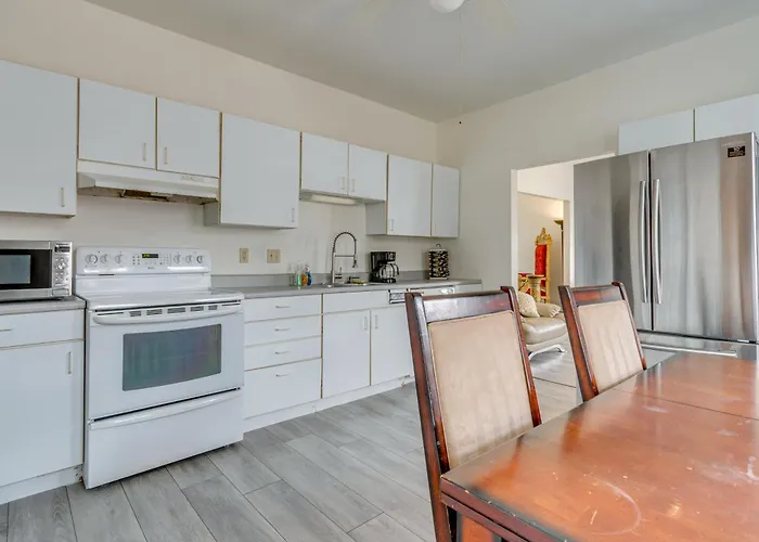 < 1 Mi To Uiuc! Family Game Day Hub W/ Large Yard * Champaign