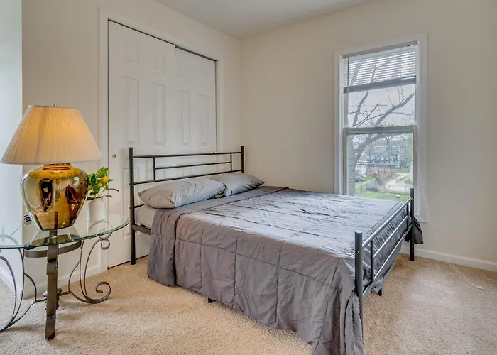 < 1 Mi To Uiuc! Family Game Day Hub W/ Large Yard * Champaign