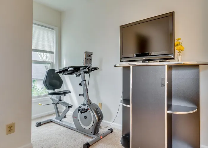 < 1 Mi To Uiuc! Family Game Day Hub W/ Large Yard Champaign