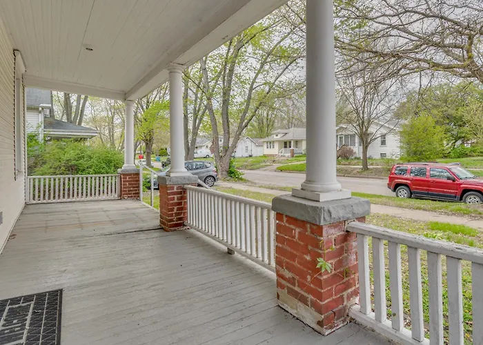 < 1 Mi To Uiuc! Family Game Day Hub W/ Large Yard