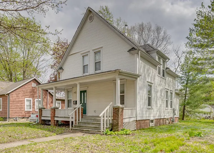 Сasa de vacaciones < 1 Mi To Uiuc! Family Game Day Hub W/ Large Yard